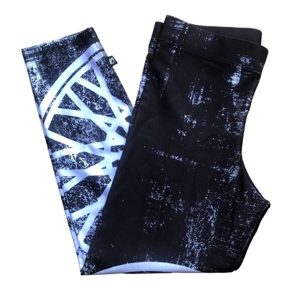 TEREZ SOUL CYCLE Printed Performance Capri Legging Black White Wheel SM - Picture 5 of 14